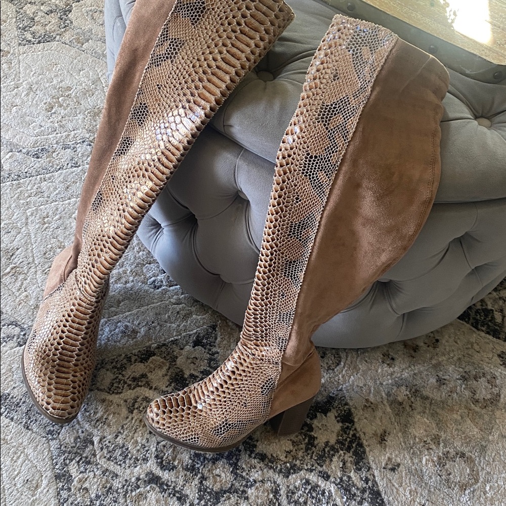 Snakeskin Patterned over the knee - Picture 2 of 4